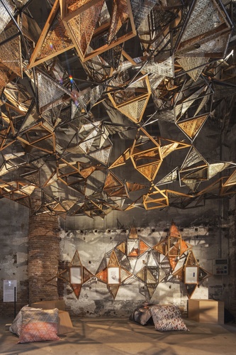 Instalacja Miralles Tagliabue EMBT na weneckim biennale architektury